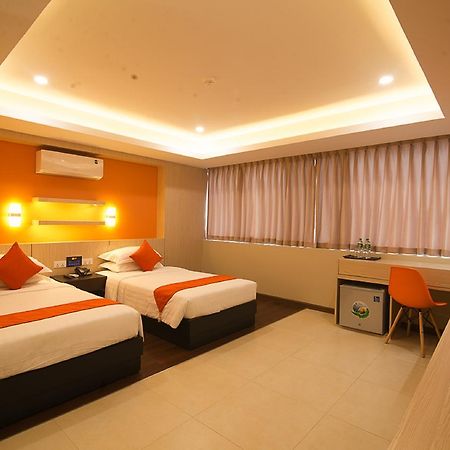 Eastern Hotel Yangon Ngoại thất bức ảnh